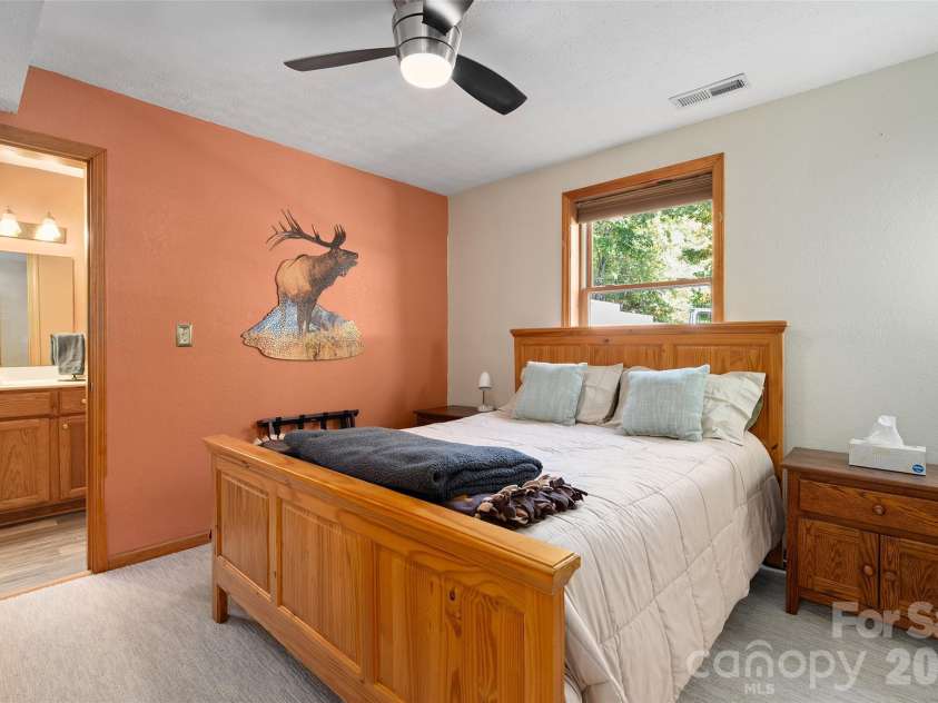 471 McNary Drive, Clyde, NC 28721.  MLS# CAR4435180, YatesRealty ID 58619. 