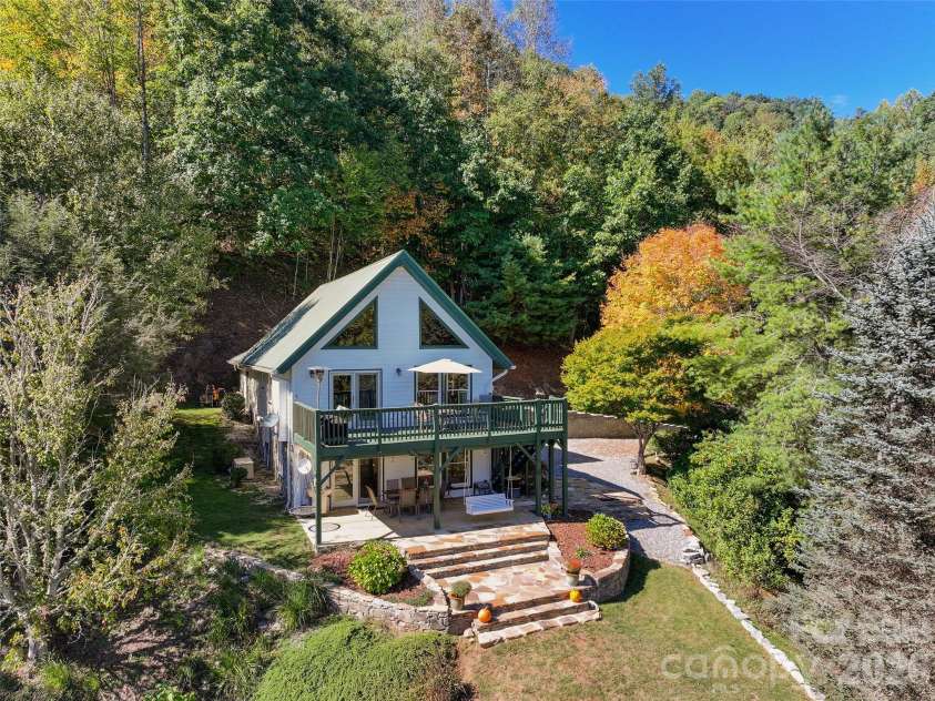 471 McNary Drive, Clyde, NC 28721.  MLS# CAR4435180, YatesRealty ID 58619. 