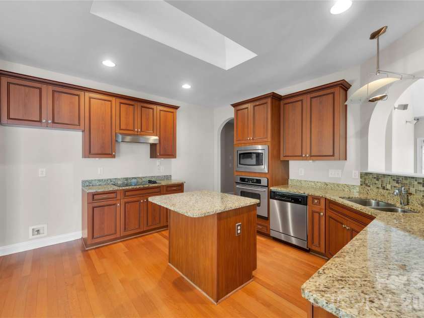 1240 Saint Johns Avenue, Matthews, NC 28104.  MLS# CAR4432333, YatesRealty ID 58630. Kitchen