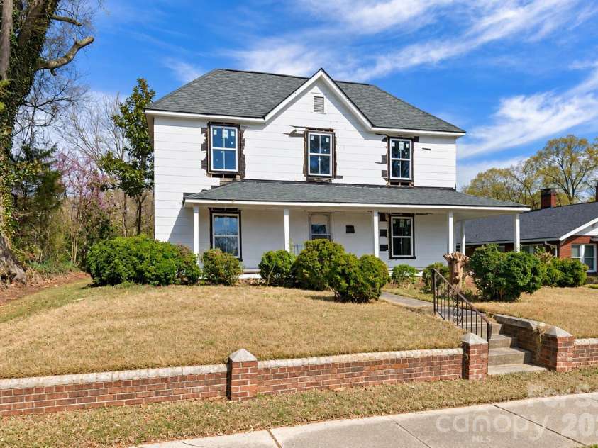 723 Pee Dee Avenue, Albemarle, NC 28001.  MLS# CAR4437820, YatesRealty ID 58631. 