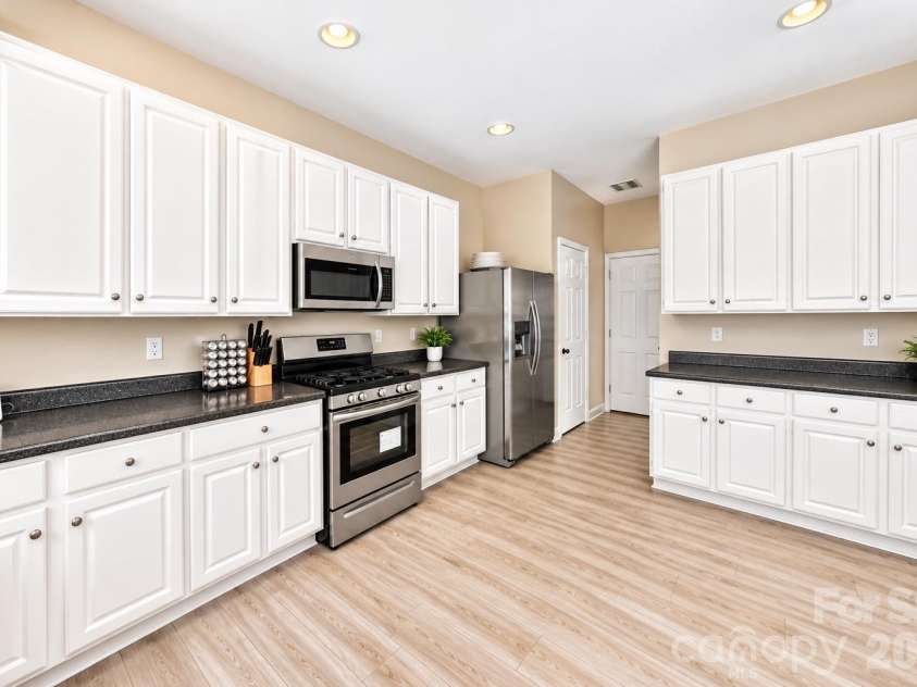 4328 Stone Mountain Drive, Gastonia, NC 28054.  MLS# CAR4437615, YatesRealty ID 58635. 