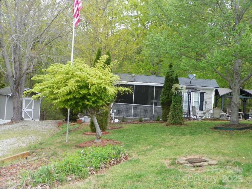 124 Hummingbird Circle, New London, NC 28127.  MLS# CAR4245813, YatesRealty ID 5864. 