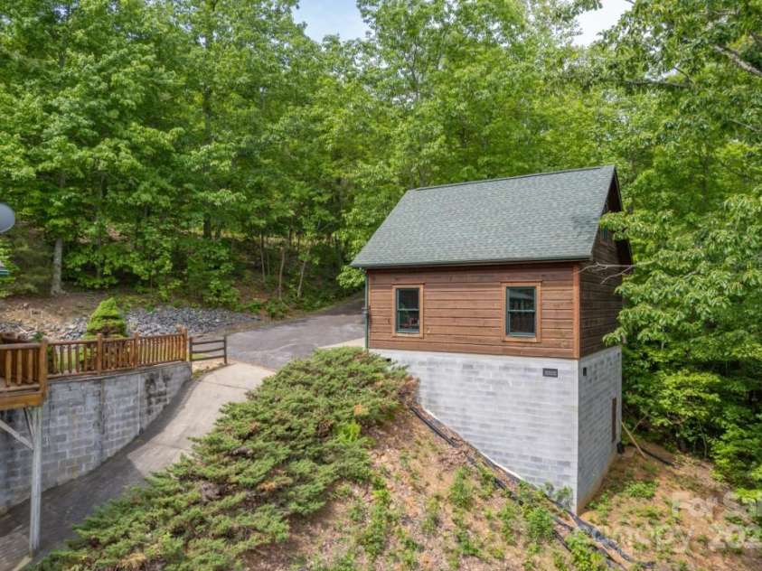 186 Black Ridge Drive, Bostic, NC 28018.  MLS# CAR4289461, YatesRealty ID 5864. 