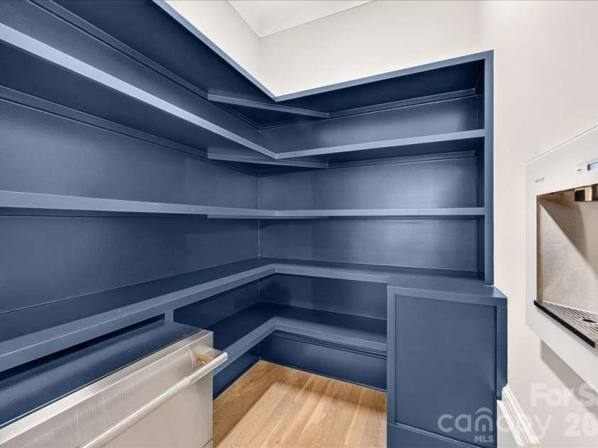 4211 Tangle Drive, Charlotte, NC 28211.  MLS# CAR4432661, YatesRealty ID 58643. 