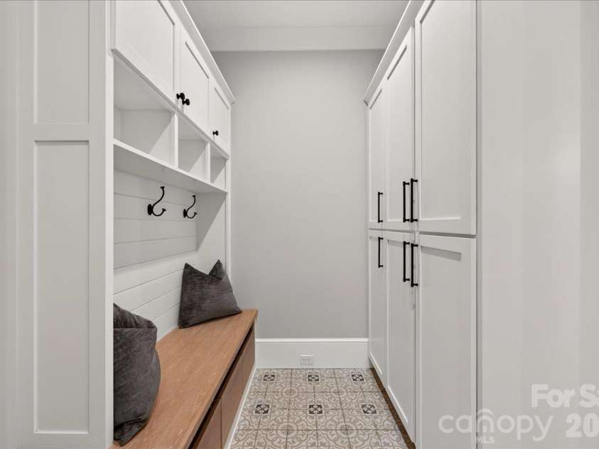 4211 Tangle Drive, Charlotte, NC 28211.  MLS# CAR4432661, YatesRealty ID 58643. 