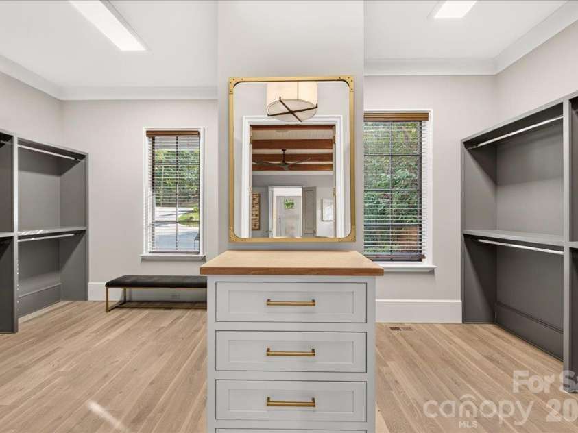 4211 Tangle Drive, Charlotte, NC 28211.  MLS# CAR4432661, YatesRealty ID 58643. 