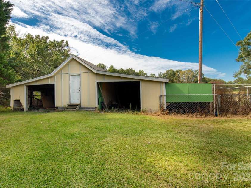 2538 Old Camden Highway, Lancaster, SC 29720.  MLS# CAR4309045, YatesRealty ID 5865. 