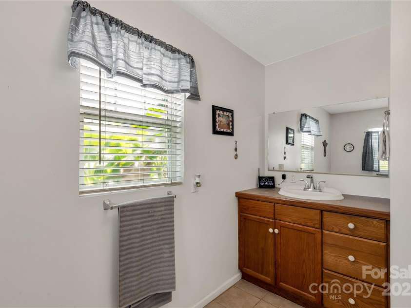 2538 Old Camden Highway, Lancaster, SC 29720.  MLS# CAR4309045, YatesRealty ID 5865. Primary Bath