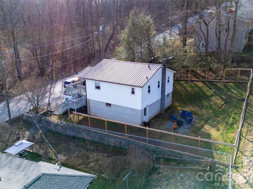 118 Mitchell Street, Canton, NC 28716.  MLS# CAR4350748, YatesRealty ID 5866. 