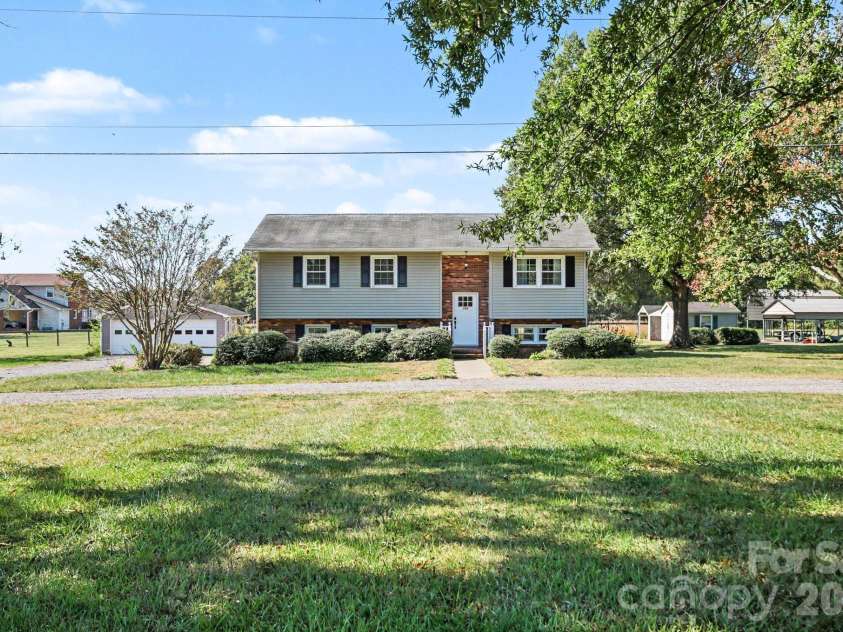 729 Redland Road, Advance, NC 27006.  MLS# CAR4437784, YatesRealty ID 58660. 