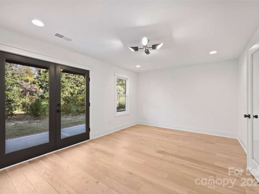 3113 Colyer Place, Charlotte, NC 28205.  MLS# CAR4214772, YatesRealty ID 5867. Guest room/ Rec room