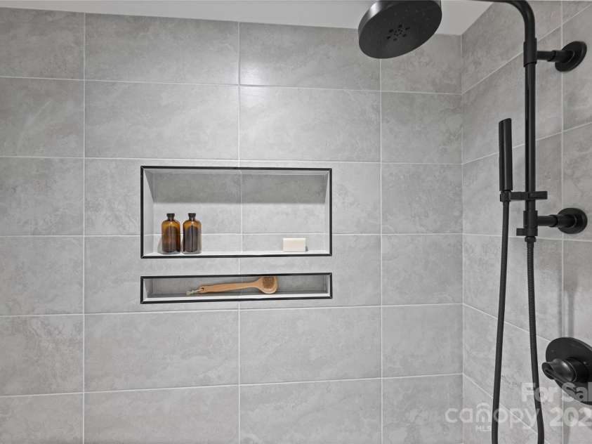 3113 Colyer Place, Charlotte, NC 28205.  MLS# CAR4214772, YatesRealty ID 5867. Primary Bath