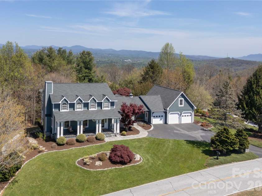 102 Brookhollow Drive, Flat Rock, NC 28731.  MLS# CAR4369070, YatesRealty ID 58679. 