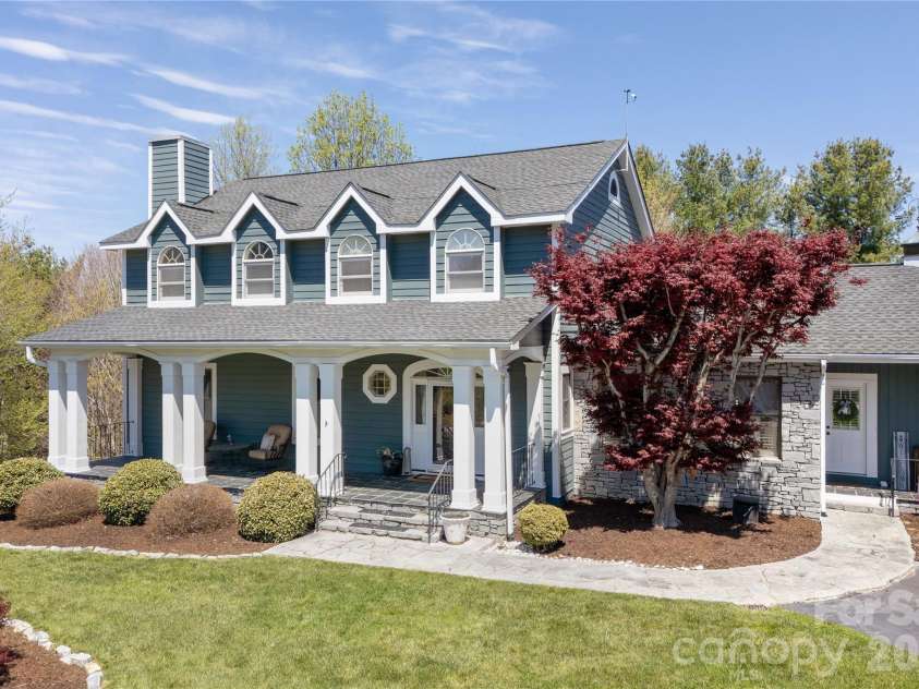 102 Brookhollow Drive, Flat Rock, NC 28731.  MLS# CAR4369070, YatesRealty ID 58679. 