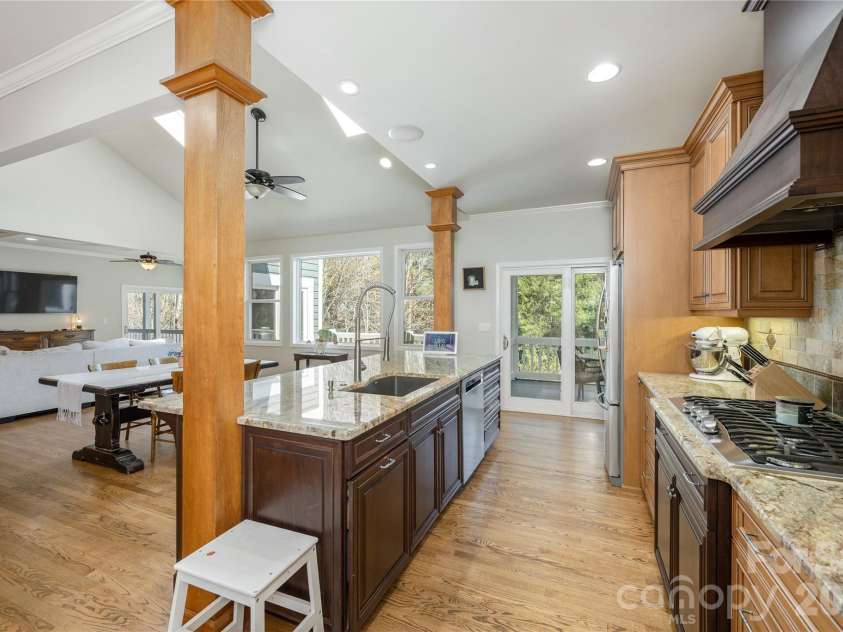 102 Brookhollow Drive, Flat Rock, NC 28731.  MLS# CAR4369070, YatesRealty ID 58679. 