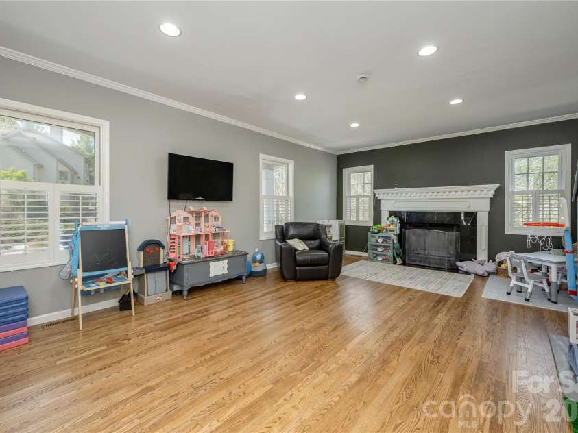 102 Brookhollow Drive, Flat Rock, NC 28731.  MLS# CAR4369070, YatesRealty ID 58679. 