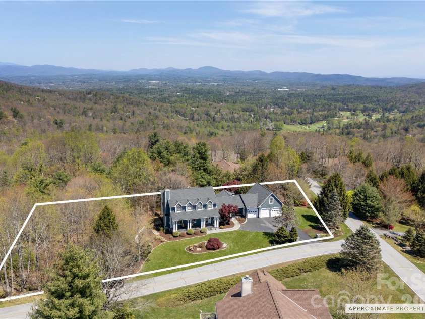 102 Brookhollow Drive, Flat Rock, NC 28731.  MLS# CAR4369070, YatesRealty ID 58679. 