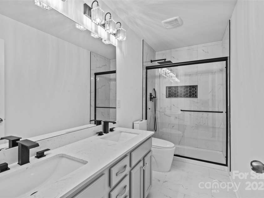 3008 Dundee Lane, Fort Mill, SC 29707.  MLS# CAR4223357, YatesRealty ID 5868. Upstairs Full Bath