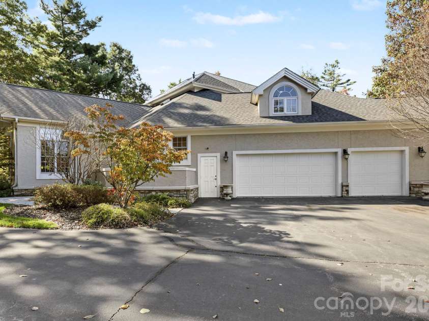 117 Founders Drive, Flat Rock, NC 28731.  MLS# CAR4392476, YatesRealty ID 58680. 