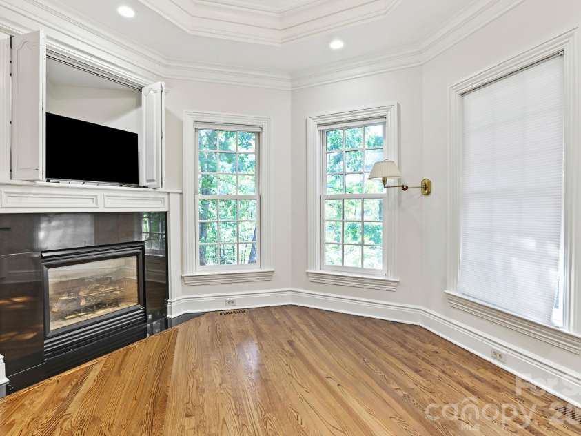 117 Founders Drive, Flat Rock, NC 28731.  MLS# CAR4392476, YatesRealty ID 58680. 