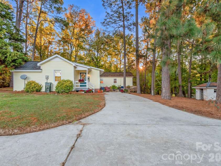 422 Winterwood Road, Kershaw, SC 29067.  MLS# CAR4437965, YatesRealty ID 58682. 