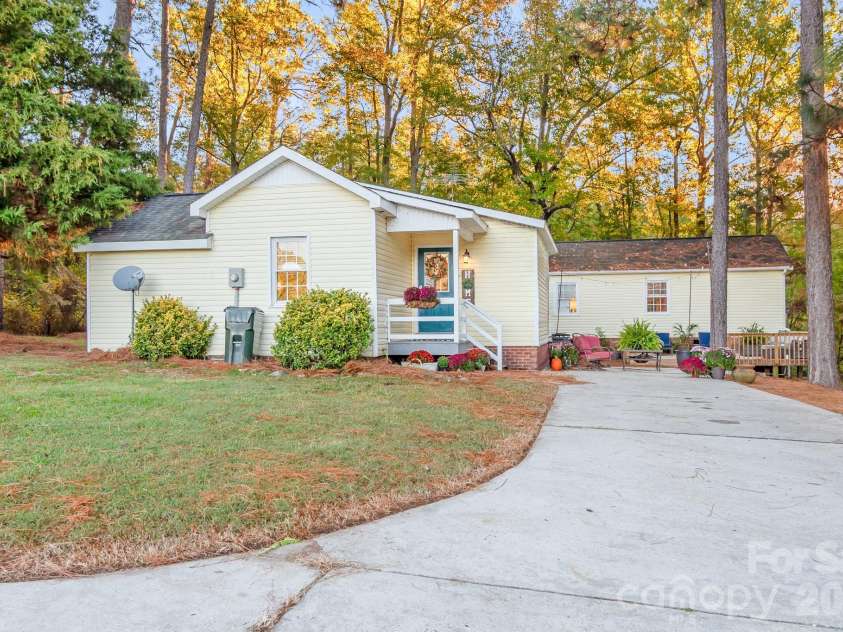 422 Winterwood Road, Kershaw, SC 29067.  MLS# CAR4437965, YatesRealty ID 58682. 