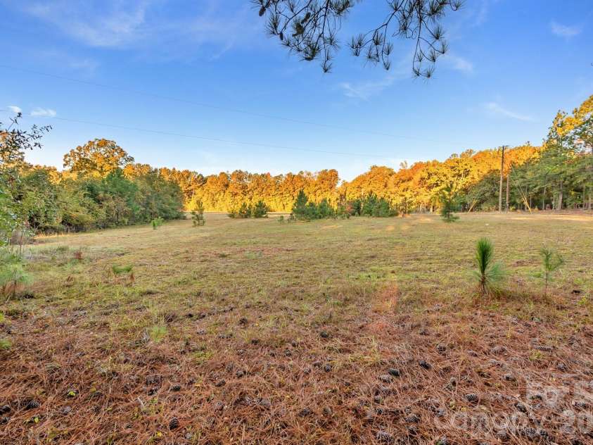 422 Winterwood Road, Kershaw, SC 29067.  MLS# CAR4437965, YatesRealty ID 58682. 