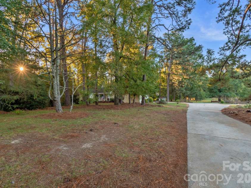 422 Winterwood Road, Kershaw, SC 29067.  MLS# CAR4437965, YatesRealty ID 58682. 