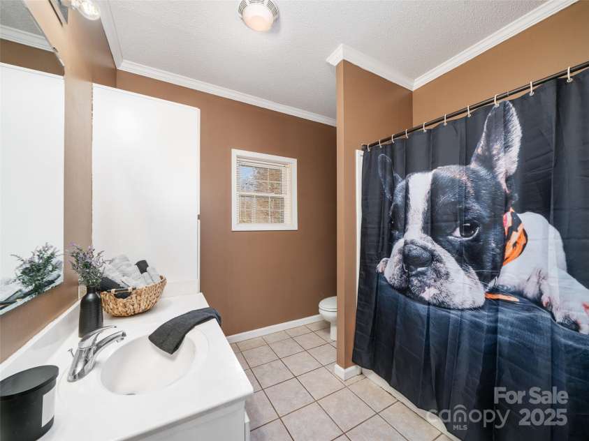 370 Wilson Road, Bakersville, NC 28705.  MLS# CAR4220235, YatesRealty ID 5869. 