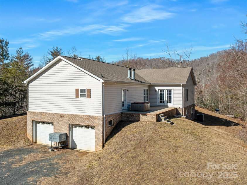 370 Wilson Road, Bakersville, NC 28705.  MLS# CAR4220235, YatesRealty ID 5869. 