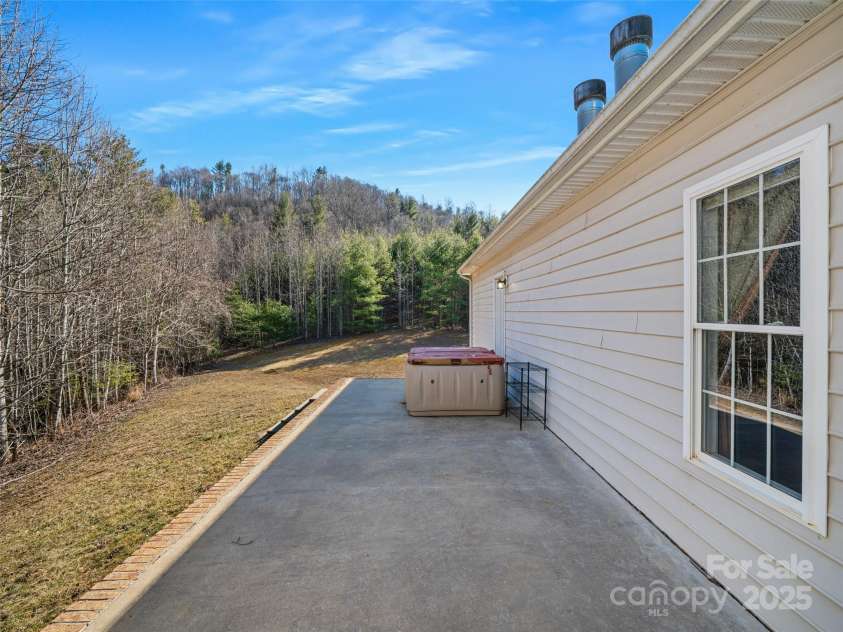 370 Wilson Road, Bakersville, NC 28705.  MLS# CAR4220235, YatesRealty ID 5869. 