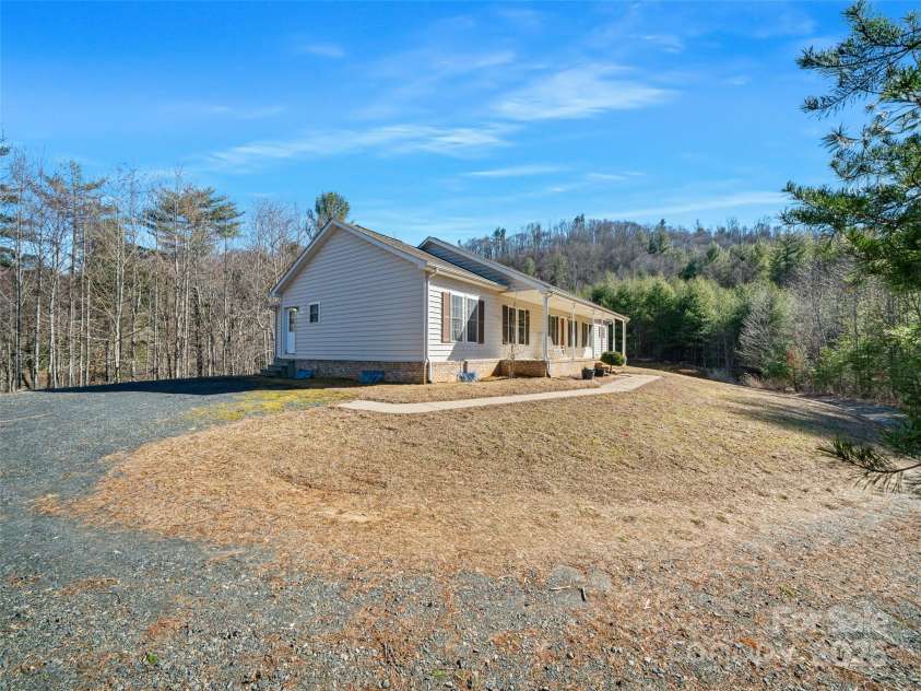 370 Wilson Road, Bakersville, NC 28705.  MLS# CAR4220235, YatesRealty ID 5869. 