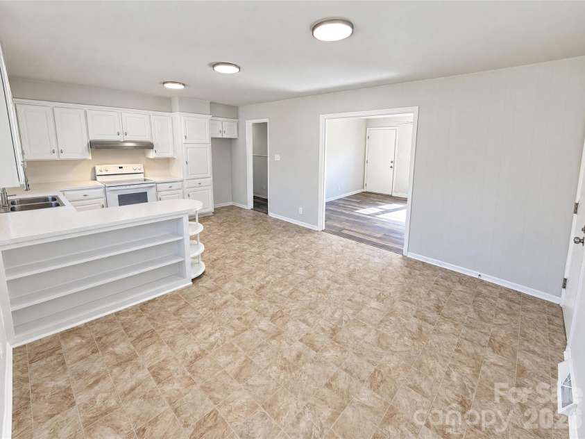 2138 Reeves Road, Lancaster, SC 29720.  MLS# CAR4438005, YatesRealty ID 58692. 