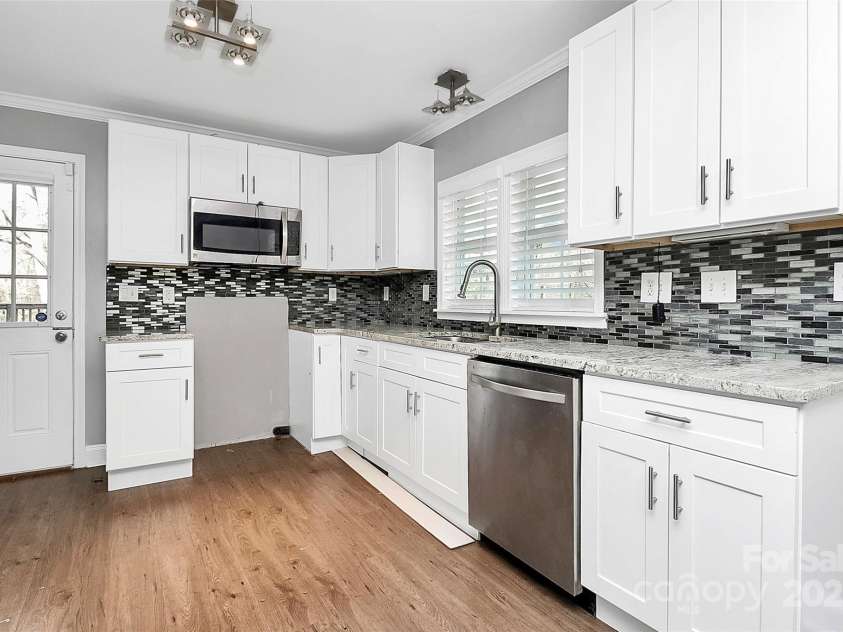 835 Belmont Avenue, Charlotte, NC 28205.  MLS# CAR4213591, YatesRealty ID 587. 