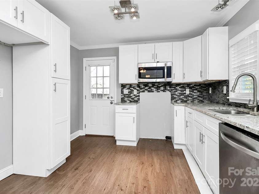 835 Belmont Avenue, Charlotte, NC 28205.  MLS# CAR4213591, YatesRealty ID 587. 