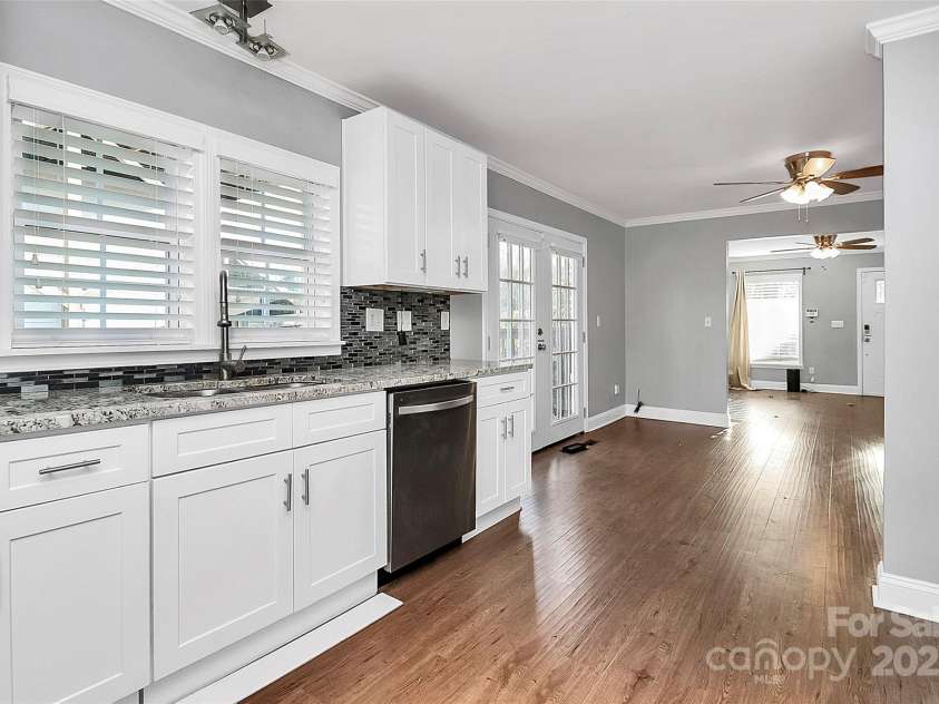 835 Belmont Avenue, Charlotte, NC 28205.  MLS# CAR4213591, YatesRealty ID 587. 