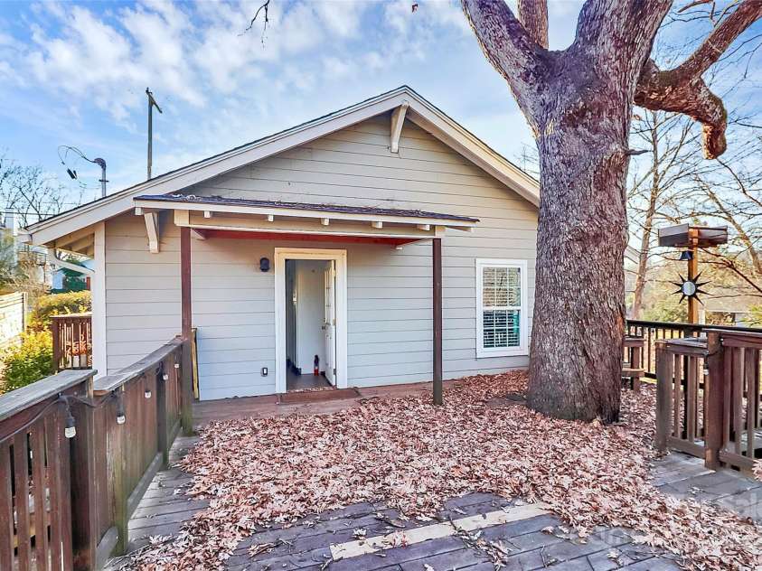 835 Belmont Avenue, Charlotte, NC 28205.  MLS# CAR4213591, YatesRealty ID 587. 