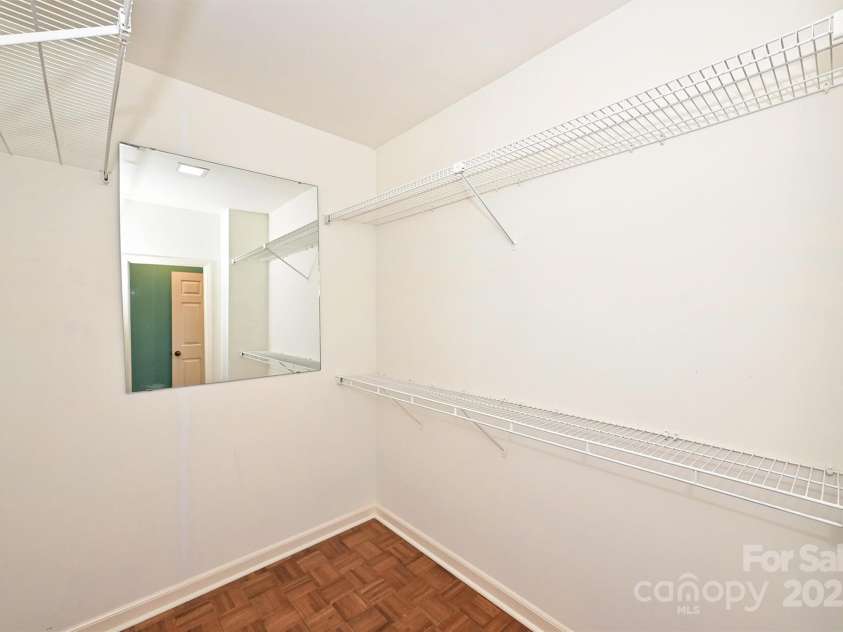 924 Cherokee Road, Charlotte, NC 28207.  MLS# CAR4317704, YatesRealty ID 587. 