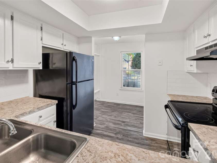 2913 Iron Gate Lane, Charlotte, NC 28212.  MLS# CAR4438016, YatesRealty ID 58707. 