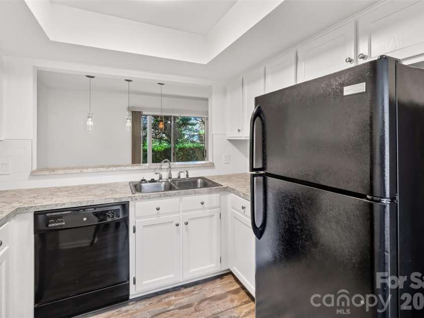 2913 Iron Gate Lane, Charlotte, NC 28212.  MLS# CAR4438016, YatesRealty ID 58707. 