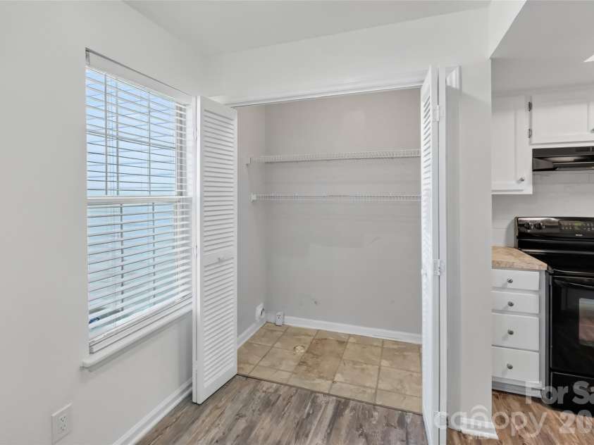 2913 Iron Gate Lane, Charlotte, NC 28212.  MLS# CAR4438016, YatesRealty ID 58707. 