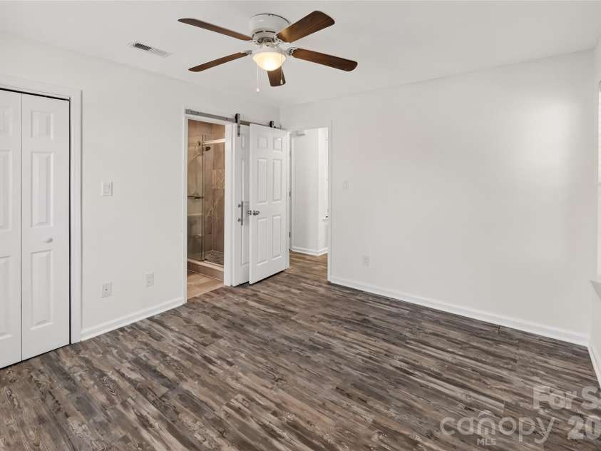 2913 Iron Gate Lane, Charlotte, NC 28212.  MLS# CAR4438016, YatesRealty ID 58707. 