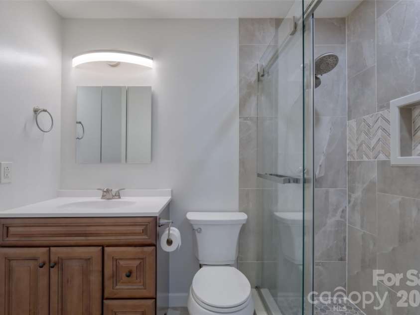 2913 Iron Gate Lane, Charlotte, NC 28212.  MLS# CAR4438016, YatesRealty ID 58707. 