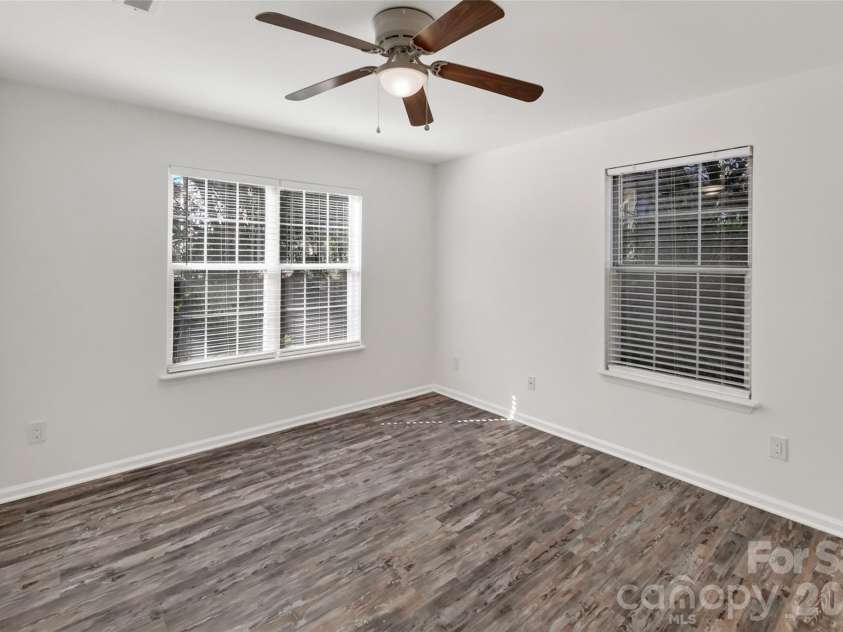 2913 Iron Gate Lane, Charlotte, NC 28212.  MLS# CAR4438016, YatesRealty ID 58707. 
