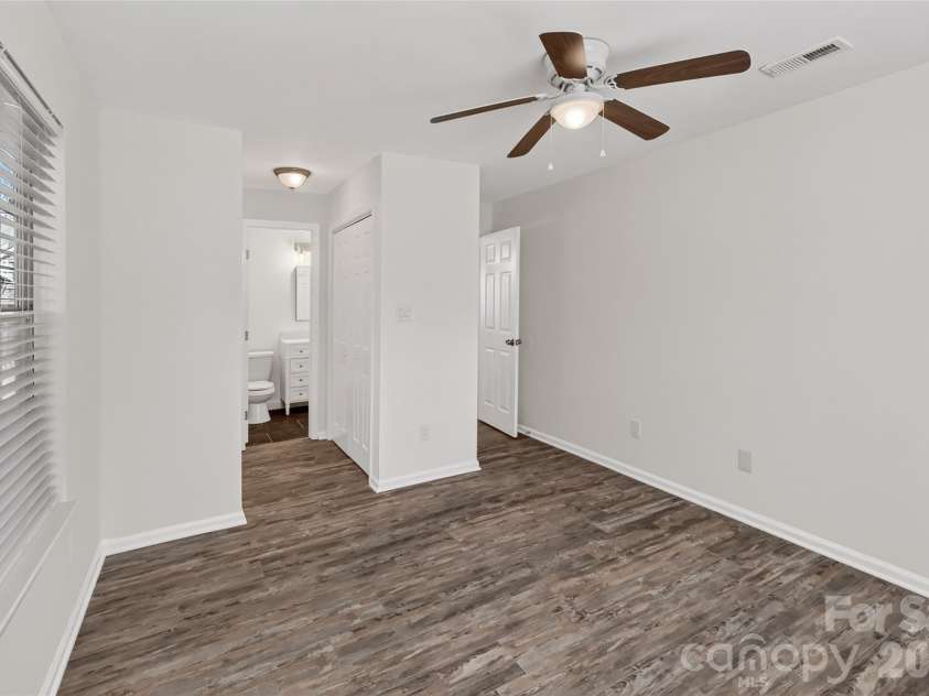 2913 Iron Gate Lane, Charlotte, NC 28212.  MLS# CAR4438016, YatesRealty ID 58707. 