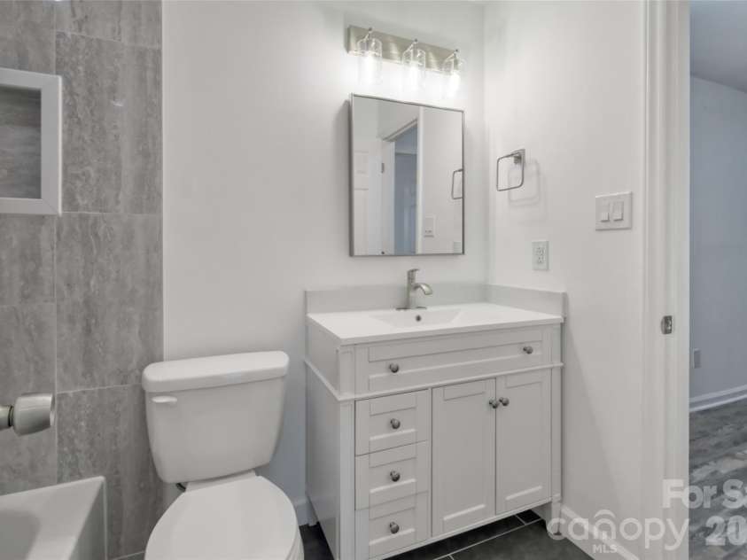 2913 Iron Gate Lane, Charlotte, NC 28212.  MLS# CAR4438016, YatesRealty ID 58707. 