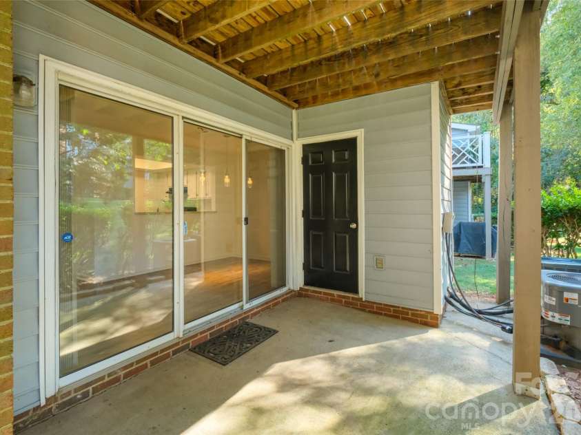2913 Iron Gate Lane, Charlotte, NC 28212.  MLS# CAR4438016, YatesRealty ID 58707. 