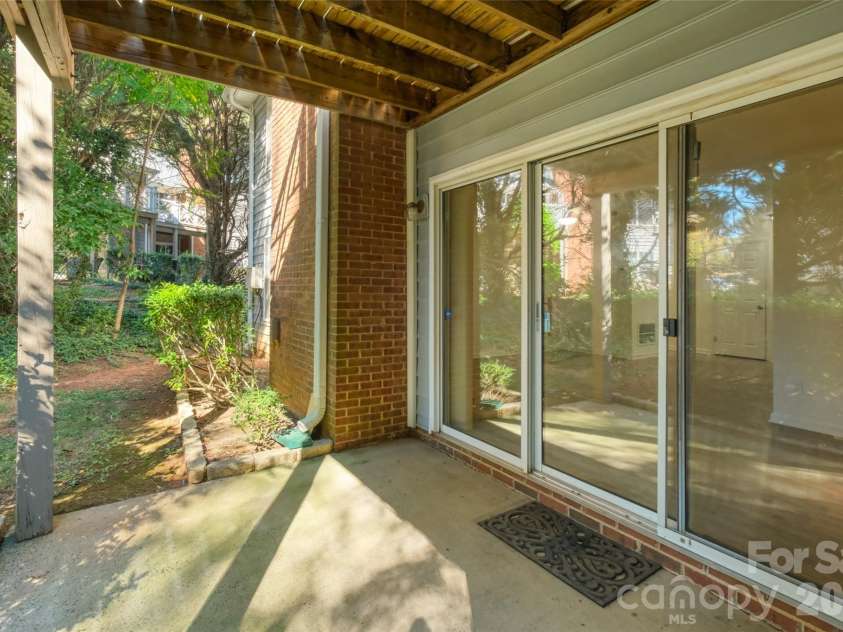 2913 Iron Gate Lane, Charlotte, NC 28212.  MLS# CAR4438016, YatesRealty ID 58707. 