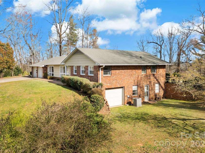 104 Oak Circle, Marion, NC 28752.  MLS# CAR4225207, YatesRealty ID 5871. 