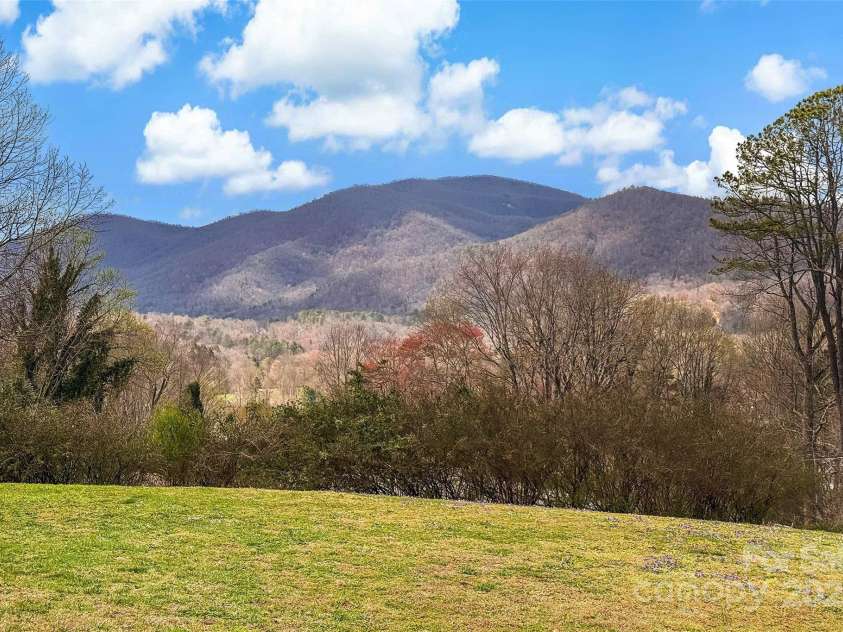 104 Oak Circle, Marion, NC 28752.  MLS# CAR4225207, YatesRealty ID 5871. 